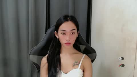 Snapshot of ami_lewis chatting on 12.27.24 JOANNA online show from 12.27.24