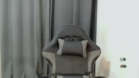 Snapshot of ami_lewis chatting on 01.08.25 JOANNA online show from 01.08.25