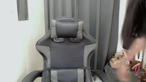 Snapshot of ami_lewis chatting on 03.10.25 JOANNA online show from 03.10.25