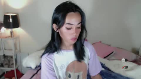 Snapshot of ami_lewis chatting on 10.02.25 JOANNA online show from 10.02.25