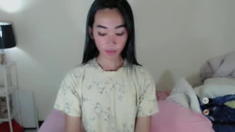 Snapshot of ami_lewis chatting on 10.04.25 JOANNA online show from 10.04.25