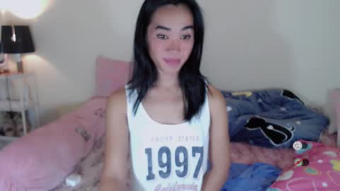 Snapshot of ami_lewis chatting on 10.11.25 JOANNA online show from 10.11.25