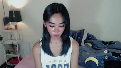 Snapshot of ami_lewis chatting on 10.12.25 JOANNA online show from 10.12.25