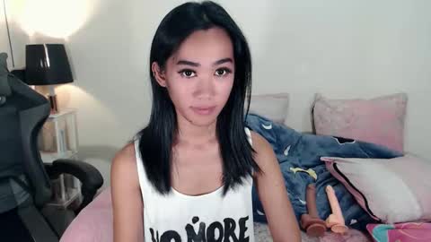 Snapshot of ami_lewis chatting on 10.21.25 JOANNA online show from 10.21.25