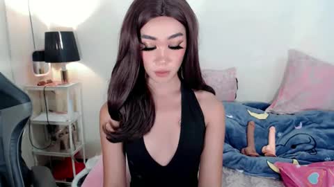 Snapshot of ami_lewis chatting on 10.21.25 JOANNA online show from 10.21.25