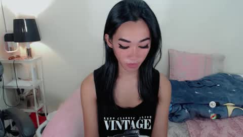 Snapshot of ami_lewis chatting on 10.23.25 JOANNA online show from 10.23.25