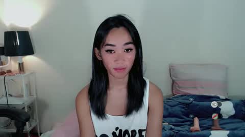 Snapshot of ami_lewis chatting on 10.23.25 JOANNA online show from 10.23.25