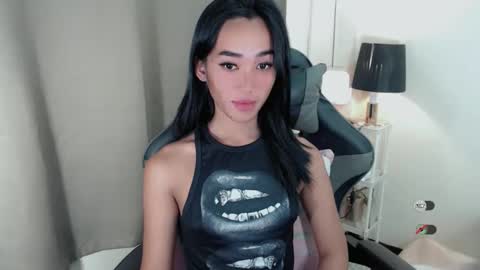 Snapshot of ami_lewis chatting on 10.29.25 JOANNA online show from 10.29.25