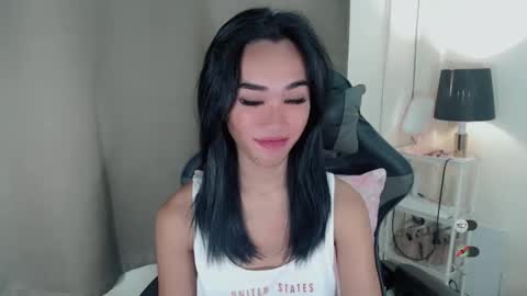 Snapshot of ami_lewis chatting on 11.07.25 JOANNA online show from 11.07.25