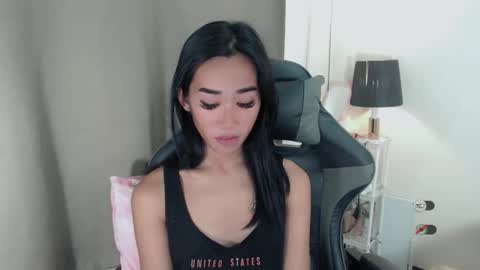 Snapshot of ami_lewis chatting on 11.11.25 JOANNA online show from 11.11.25