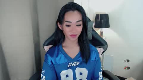 Snapshot of ami_lewis chatting on 11.15.25 JOANNA online show from 11.15.25