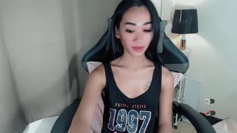 Snapshot of ami_lewis chatting on 11.16.25 JOANNA online show from 11.16.25