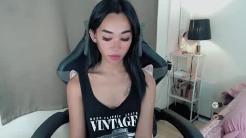 Snapshot of ami_lewis chatting on 11.18.25 JOANNA online show from 11.18.25