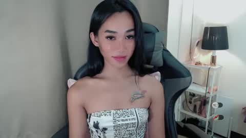 Snapshot of ami_lewis chatting on 11.20.25 JOANNA online show from 11.20.25