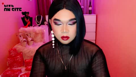 Snapshot of amiadoll chatting on 12.12.24 Queen Mireska online show from 12.12.24