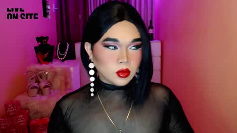 Snapshot of amiadoll chatting on 12.22.24 Queen Mireska online show from 12.22.24