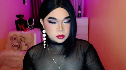 Snapshot of amiadoll chatting on 01.02.25 Queen Mireska online show from 01.02.25