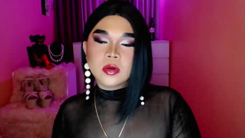 Snapshot of amiadoll chatting on 01.05.25 Queen Mireska online show from 01.05.25