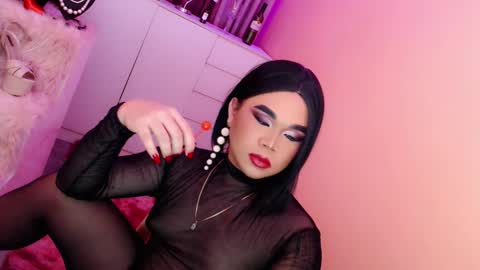 Snapshot of amiadoll chatting on 01.13.25 Queen Mireska online show from 01.13.25