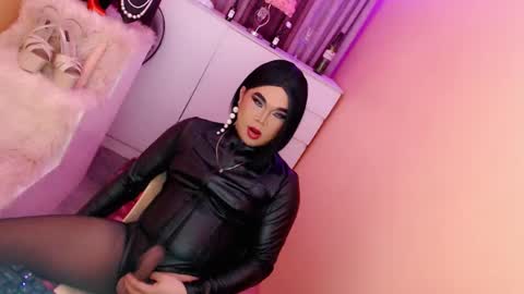 Snapshot of amiadoll chatting on 01.14.25 Queen Mireska online show from 01.14.25