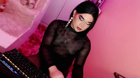 Snapshot of amiadoll chatting on 01.21.25 Queen Mireska online show from 01.21.25