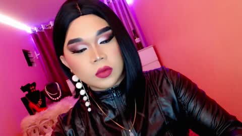 Snapshot of amiadoll chatting on 02.05.25 Queen Mireska online show from 02.05.25