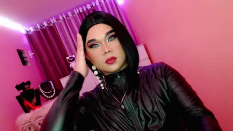 Snapshot of amiadoll chatting on 02.05.25 Queen Mireska online show from 02.05.25