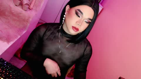 Snapshot of amiadoll chatting on 02.06.25 Queen Mireska online show from 02.06.25