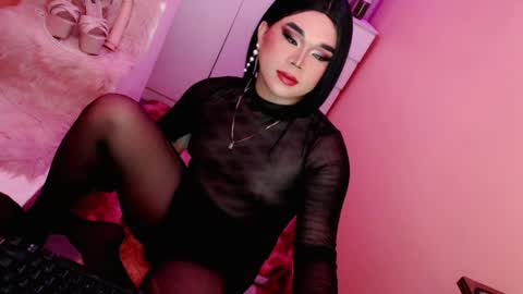 Snapshot of amiadoll chatting on 02.06.25 Queen Mireska online show from 02.06.25