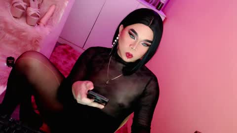 Snapshot of amiadoll chatting on 02.07.25 Queen Mireska online show from 02.07.25