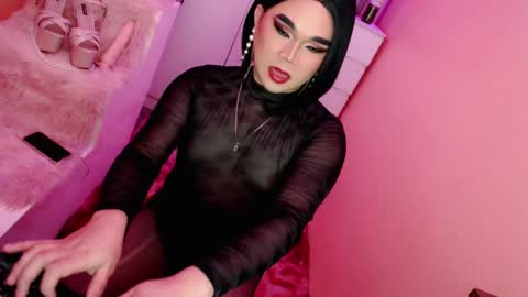 Snapshot of amiadoll chatting on 02.07.25 Queen Mireska online show from 02.07.25