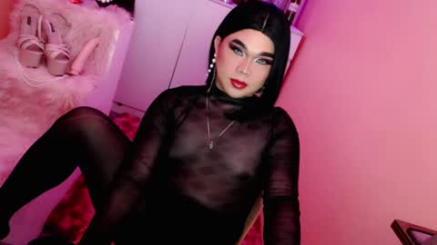 Snapshot of amiadoll chatting on 02.08.25 Queen Mireska online show from 02.08.25