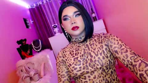 Snapshot of amiadoll chatting on 02.08.25 Queen Mireska online show from 02.08.25