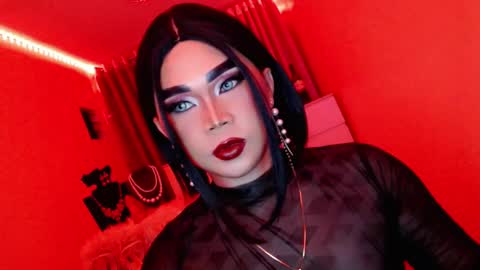 Snapshot of amiadoll chatting on 03.10.25 Queen Mireska online show from 03.10.25