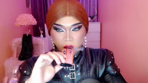 Snapshot of amiadoll chatting on 09.08.25 Queen Mireska online show from 09.08.25