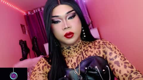 Snapshot of amiadoll chatting on 10.09.25 Queen Mireska online show from 10.09.25