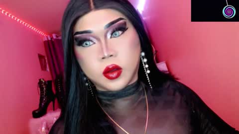 Snapshot of amiadoll chatting on 11.07.25 Queen Mireska online show from 11.07.25