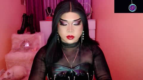 Snapshot of amiadoll chatting on 11.08.25 Queen Mireska online show from 11.08.25