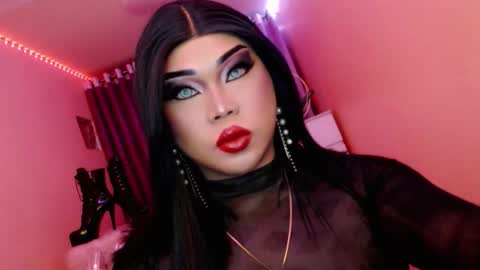 Snapshot of amiadoll chatting on 11.10.25 Queen Mireska online show from 11.10.25