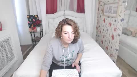 Snapshot of amihotgranny chatting on 09.09.25 Ami online show from 09.09.25