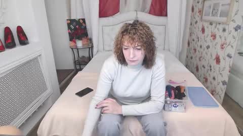 Snapshot of amihotgranny chatting on 09.30.25 Ami online show from 09.30.25