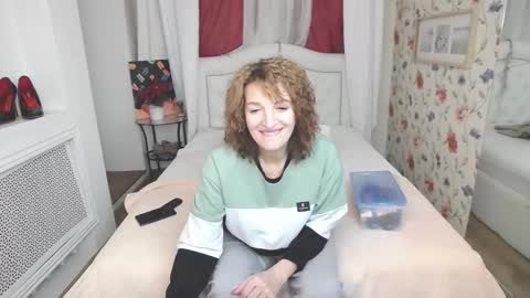 Snapshot of amihotgranny chatting on 10.01.25 Ami online show from 10.01.25