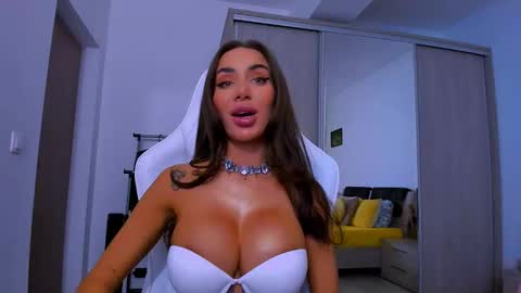 Snapshot of amiracataleya chatting on 02.04.25 Arinna online show from 02.04.25