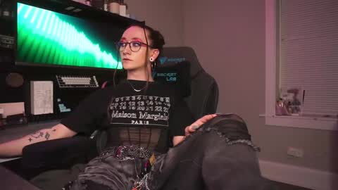 Snapshot of amirinsworld chatting on 04.15.26 Am-er-in online show from 04.15.26
