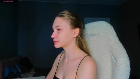 Snapshot of ammi_bliss chatting on 11.15.25 Ammi online show from 11.15.25