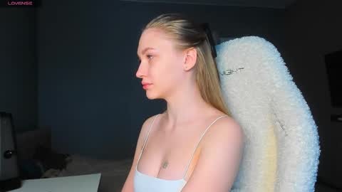 Snapshot of ammi_bliss chatting on 11.21.25 Ammi online show from 11.21.25