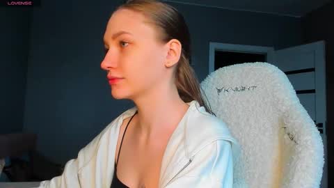 Snapshot of ammi_bliss chatting on 12.23.25 Ammi online show from 12.23.25