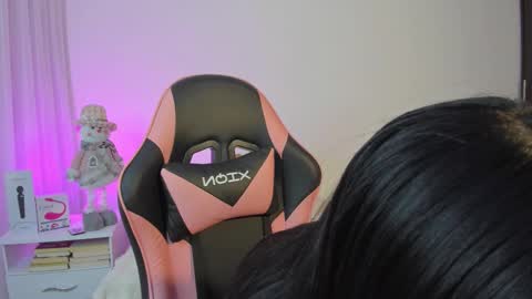 Snapshot of ammy_rodriguez_ chatting on 12.14.25 Ammy online show from 12.14.25