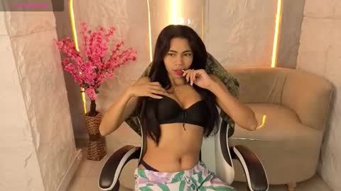 Snapshot of ammy_wood_tx chatting on 11.14.25 Online 2200 to 600 online show from 11.14.25