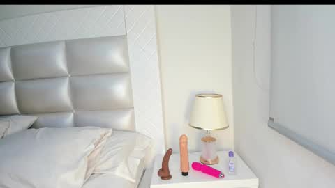 Snapshot of ammycollins28 chatting on 09.11.25 online show from 09.11.25